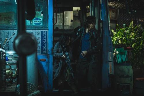 《釜山行2》上映，今年的黑馬來襲，沒有孔劉的喪尸片你還期待嗎