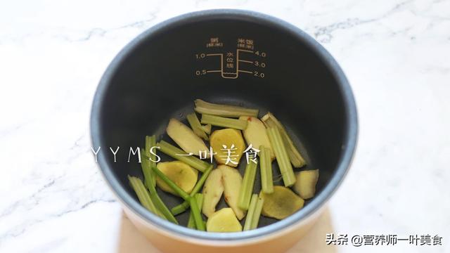 自制烤鸡，不用烤箱不开火，不加一滴水，鲜嫩多汁，家家都能做