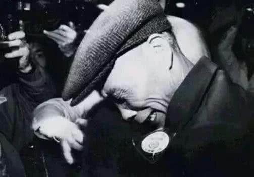 他15歲偷偷參軍抗日，71年后，86歲見到106歲母親，母親當(dāng)晚去世