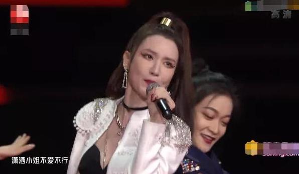 卫视618晚会灯光师提前下班？众明星皮肤状态全爆，颜值直线下降