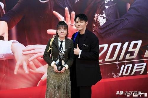 她是《好声音》最惨冠军，仅仅一年沦为路人，