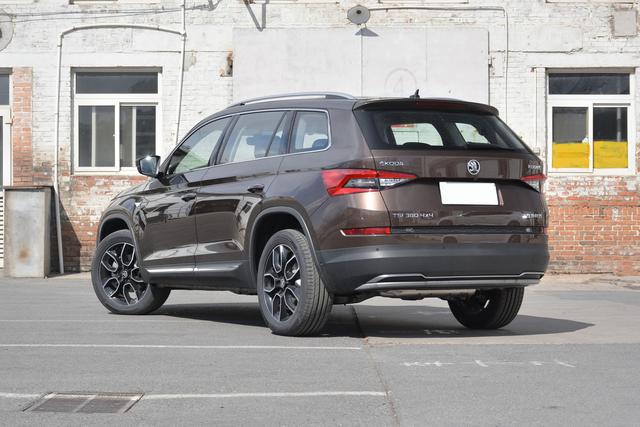 上汽大众也有亲民的大七座，标配2.0T，轴距近