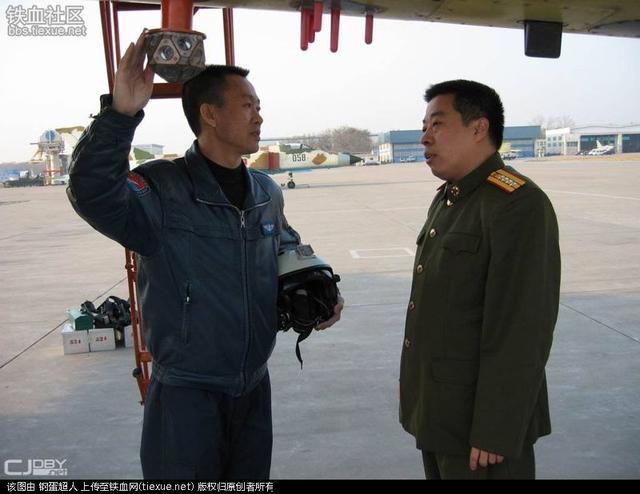 我国培养一个飞行员究竟要多少钱？