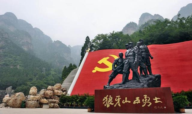 “八一”建军节，向人民英雄致敬