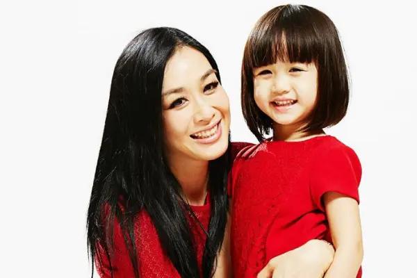 3段婚姻3个女儿，50岁仍拼命求子，女人遇到爱的人能有多勇敢？