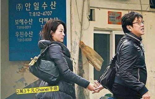 “坐拥双妻”谭咏麟，30年原配被抛弃，朱咏婷：