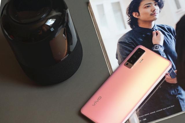 华为AI音箱2电池版：可无线移动的智能AI音箱