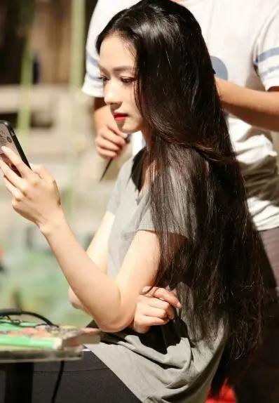 万茜火的也太莫名其妙了？