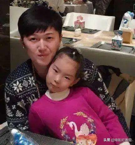 追砍前夫、家暴女儿？前夫爆料将李菁菁又一次