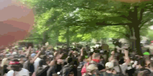 “我在美国亲历两次暴乱，身后是催泪瓦斯和橡