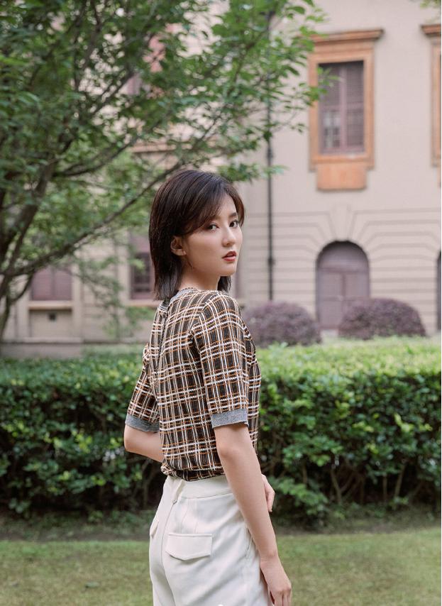 乔欣真是“茶艺女孩”，虽然服装很纯，却带着“欲”感很抢镜