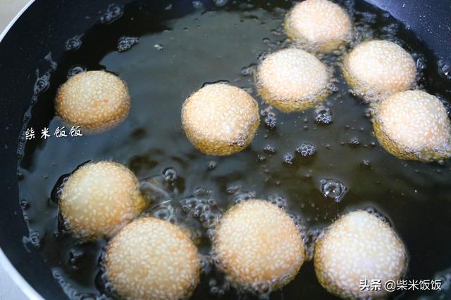 想吃麻团不用买，教你在家做，外酥里软，个个空心，太好吃了