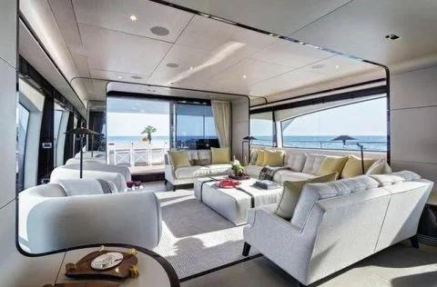 李嘉欣50岁生日遭甘比暴击，旧爱现任斗富，一场