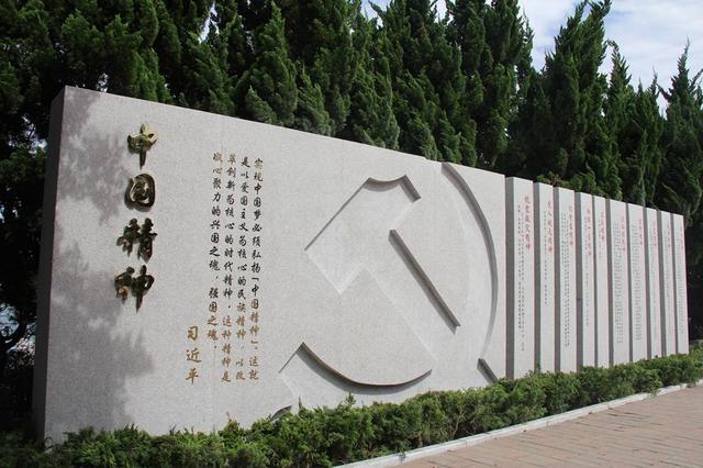 此人报国一生为工农，曾与周恩来一起共事，30岁时壮烈牺牲