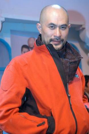 曾拍风月片，如今成为国画大师，58岁的徐锦江旁人模仿不来