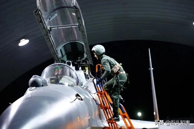 歼-20最佳拍档！歼-16重型战机出击，大国空军“