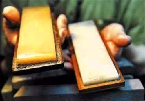 他被誉为“中国刀王”，磨一把刀要1000元，国外