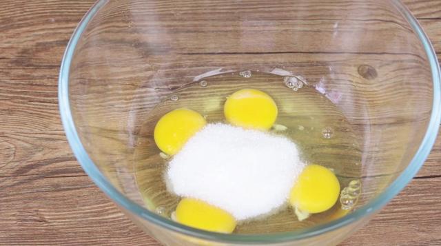 海绵蛋糕在家做，不用分蛋新手也能零失败，平整不开裂，松软香甜