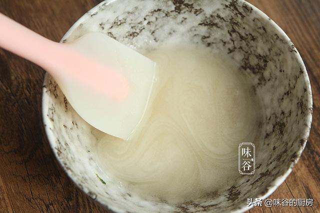黄瓜皮别扔了，变废为宝做成美食，清凉爽滑又解暑，比凉皮还好吃