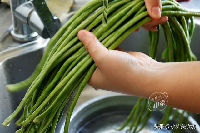夏天，豆角学会这样做，无油无水，我家一周吃4次，比吃肉还香