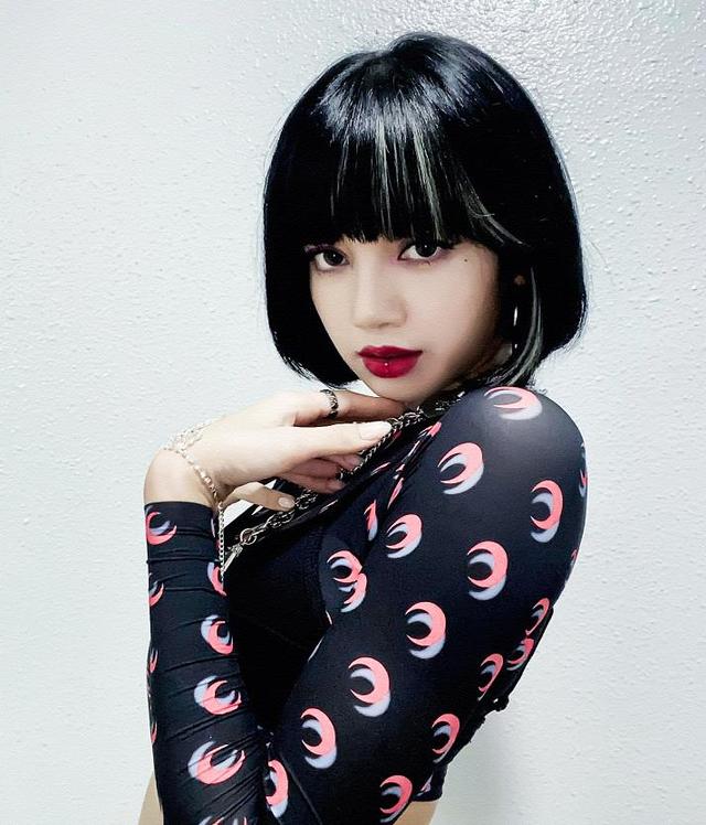 娱乐圈的半永久：鞠婧祎的哭泣妆，Lisa的齐刘海，还有她的针织衫