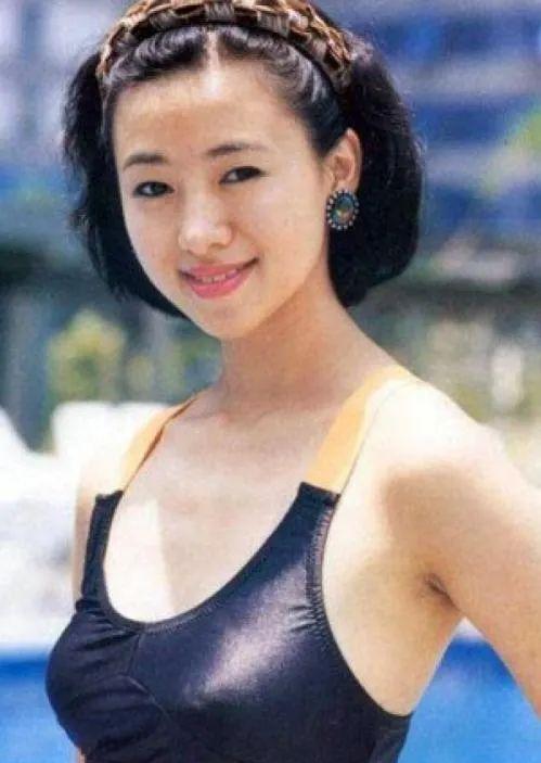 51岁翁虹冻龄形象幻灭，惊现麒麟臂大象腿，肚腩神似游泳圈