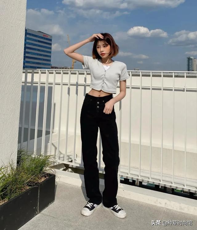 别再跟风穿T恤了，今年巨流行的“短袖”长这样