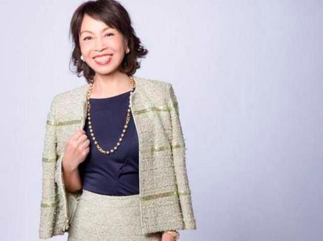 首富丈夫给她2000万零花钱，她却开了6家公司，赚