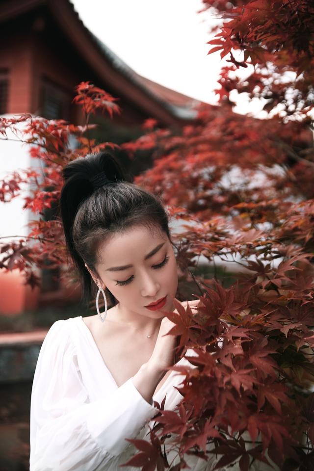 陳紫函戴向宇合體亮相商業(yè)活動(dòng) 御寒夫婦神級(jí)防腐甜蜜爆表