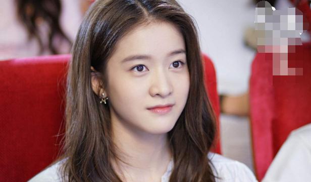 妹妹意外被带进娱乐圈后走红，姐姐今却只能借妹妹的名气圆梦