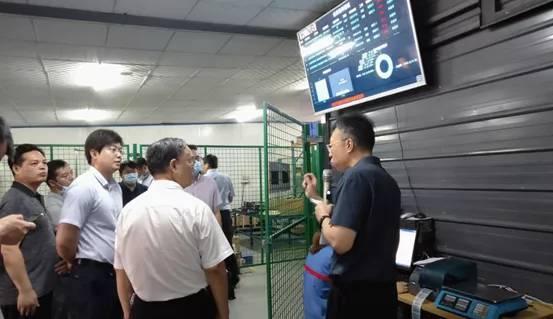 市工信局副局長李君、總工程師李陽一行蒞臨洛陽鴻元軸承考察指導