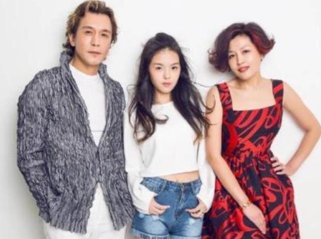 2018年，李咏客死异乡不愿回国，哈文含泪说出难