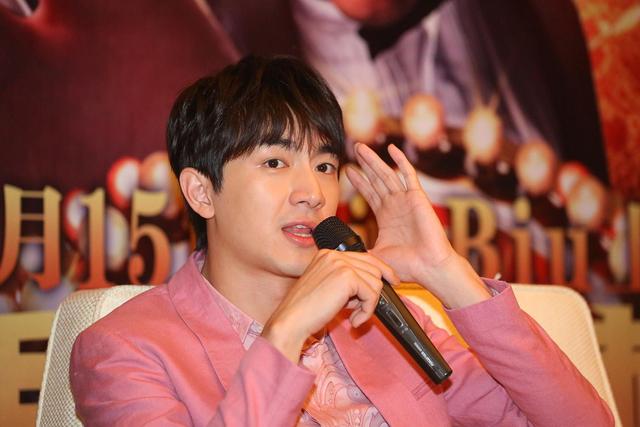 登顶|林更新登顶微博热搜！4天夜会两美女举止亲密 遭调侃被王思聪带坏