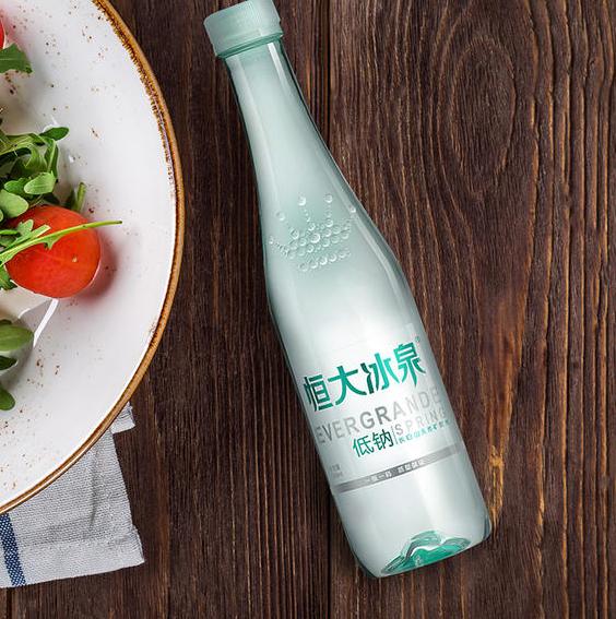 该瓶装水品牌怒砸60亿，怎料知名集团都\"带