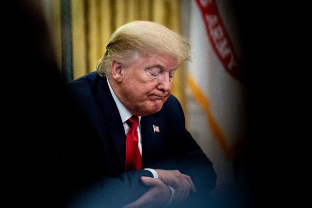 美国确诊超112万，说话“没谱”的特朗普遭遇“