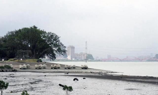 好消息，国产两栖攻击舰发动机启动！专家：最快年内可出海试航