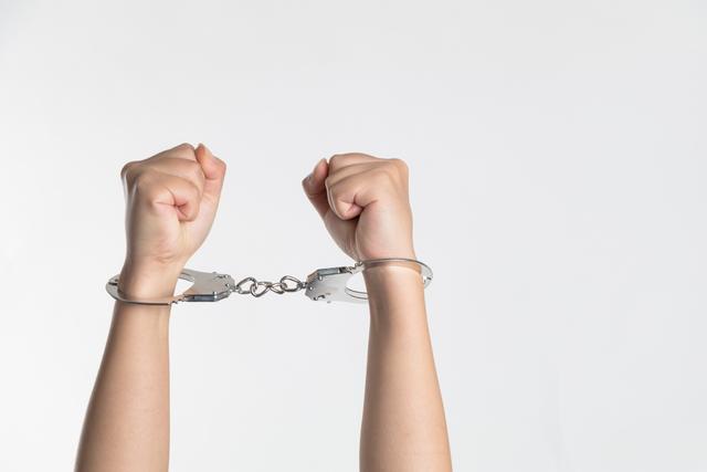 女子竟活埋刚出生儿子，故意杀人罪
