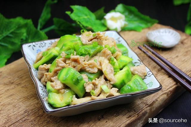 进入8月，吃红豆绿豆都不如吃这瓜，加肉炒鲜香味美，营养全面