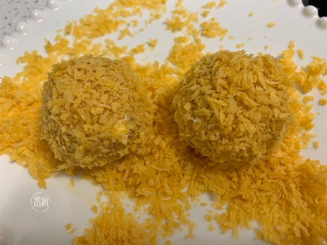 土豆别炒着吃，换种新花样，外酥里嫩咬一口满嘴酥，比吃炸鸡过瘾