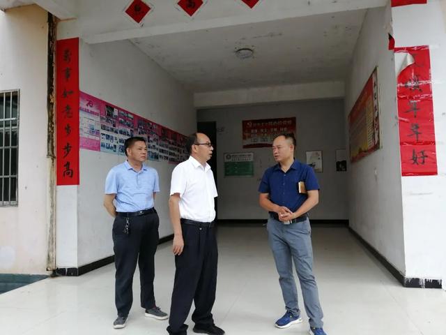 蒋丙生深入麻阳督导防汛抗灾和脱贫攻坚工作