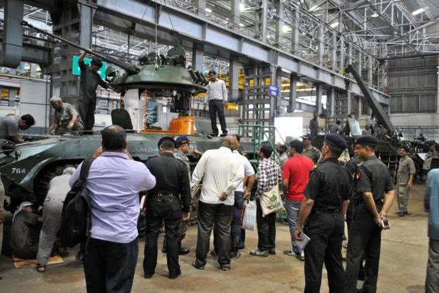 国营军工厂烂泥糊墙，南方大国痛下决心，将最强坦克移交私企修理