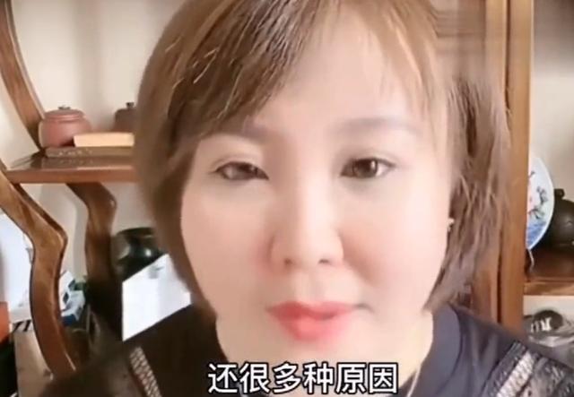 传王小利为直播捞金跟赵本山闹翻被换角，王小利妻子四字回应