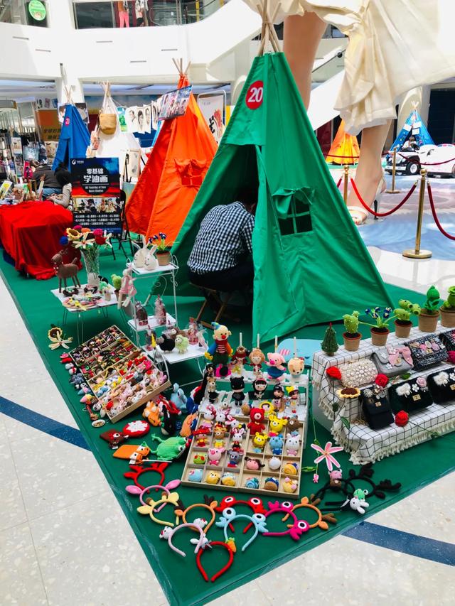 商场“接招”地摊经济，不但hold住而且还火了？