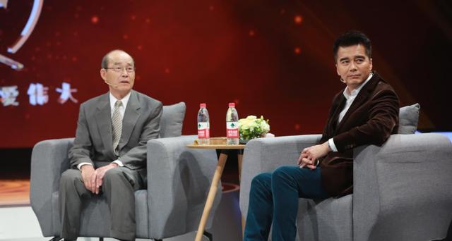 他与蔡国庆是同学，四任老婆都是美女，演技好到上街被人骂