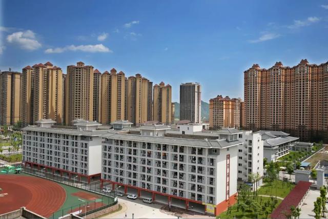 雅安除了“雅雨”、“雅鱼”、“雅女”，还有雅安职业技术学院