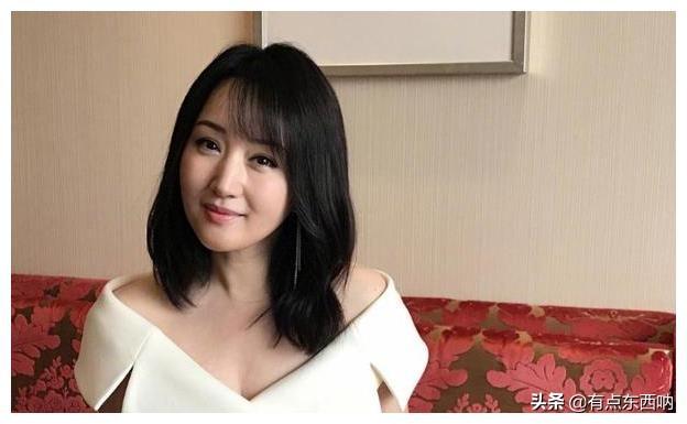 杨钰莹年近50至今未婚，看到曾经旧照，难怪无人敢追