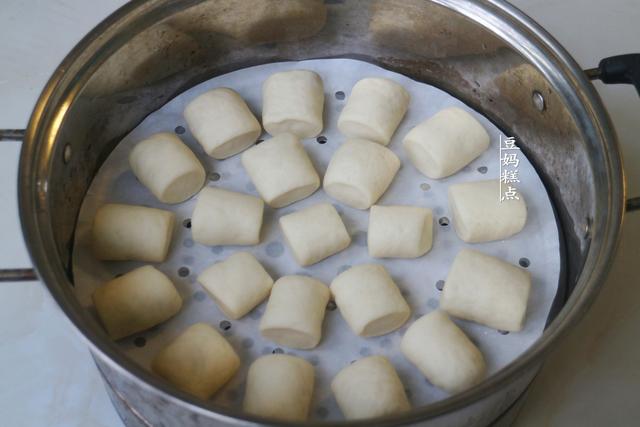热天，这小馒头我每周必做一次，10分钟做好，孩子2口一个