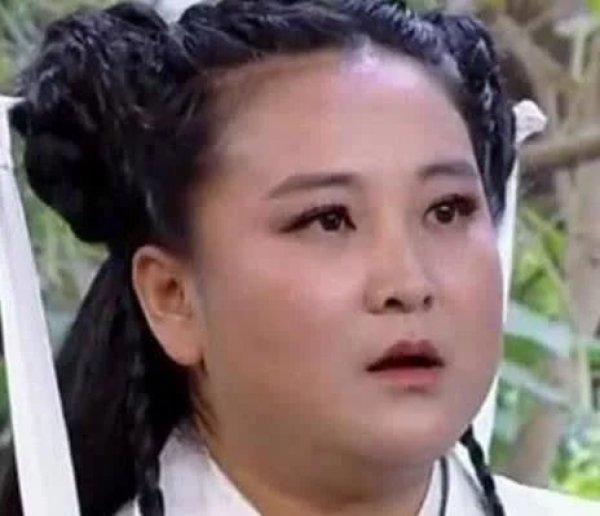 贾玲18岁的时候美得像一朵花，如今又长胖，女神