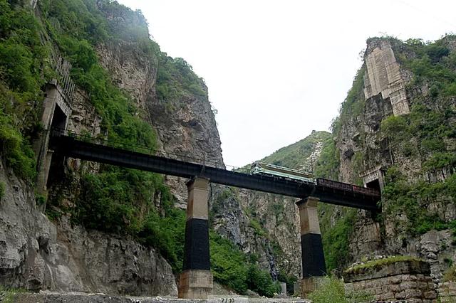 通车半个世纪的成昆铁路，为什么堪称“神话”？