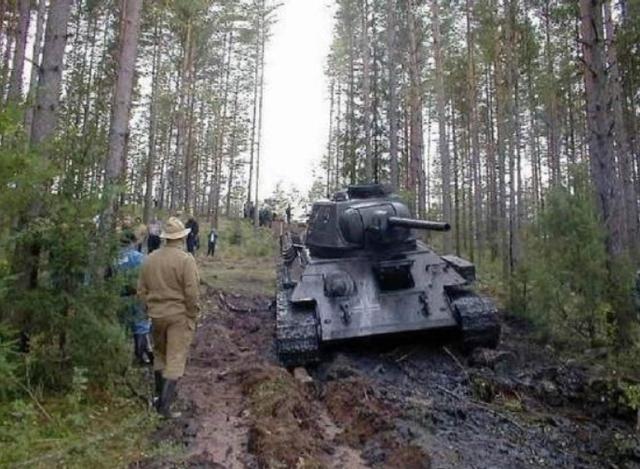 俄罗斯挖出二战弹药库，1700枚炸弹重见天日，最